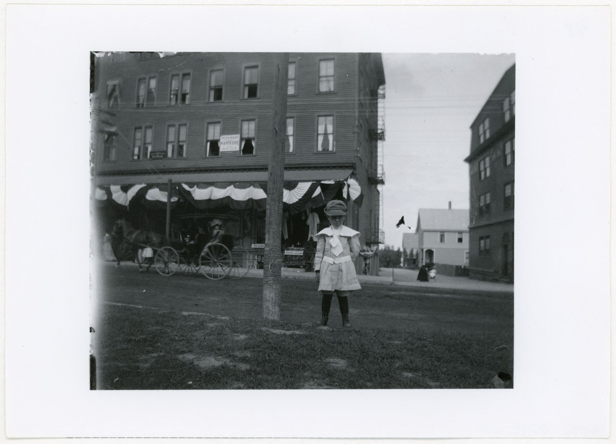 A child in front of the Newport House on Agamont Hill